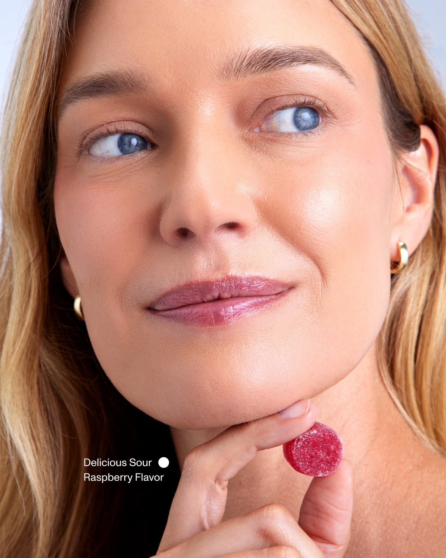 FOCL Chill supplement - Woman smiling confidently - Promotes calm and relaxation.